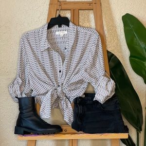 EUC Ellen Tracy button down safety pin blouse